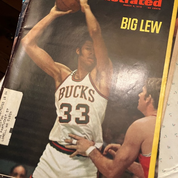 Basketball Vintage Sports Illustrated Magazines - Picture 3 of 3